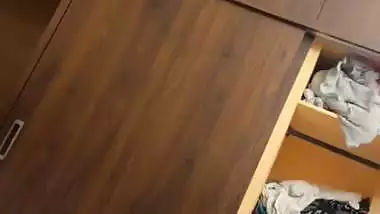 MILF teacher wearing bra after bath viral videos