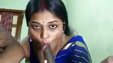 Married lady gives a Tamil blowjob to her Jija