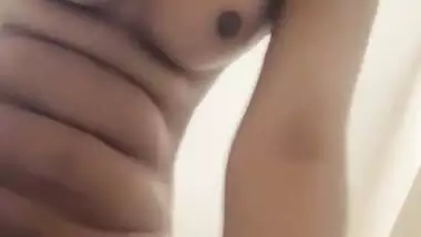 Round boobs Indian maal nude private show for lover