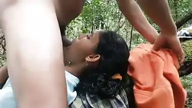 Athaan fucking kozhunthiya in a jungle in Tamil porn