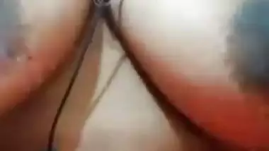 Kolkata milf shows boobs and pussy on Desi video call sex