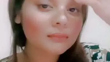 Beautiful big melons showing desi girl selfie viral clip