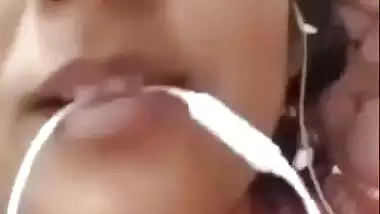 Bhabhi sex affair video call showing boobs to secret lover