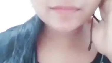 Girlfriend asshole showing and fingering pussy viral MMS