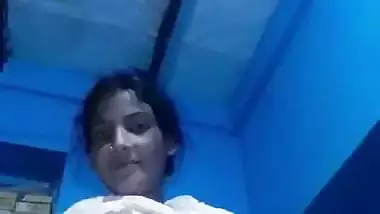 Desi nude Bihari girl shows her tight boobs to her lover