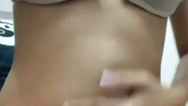 Indian girl showing asshole by spreading big ass