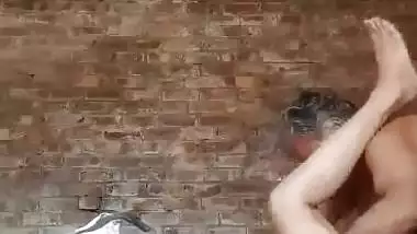 Old man fucks his wife hard in the desi xxx video
