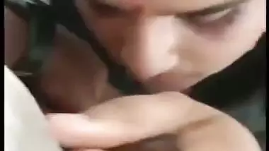 Marathi college girl gives a desi blowjob to her lover